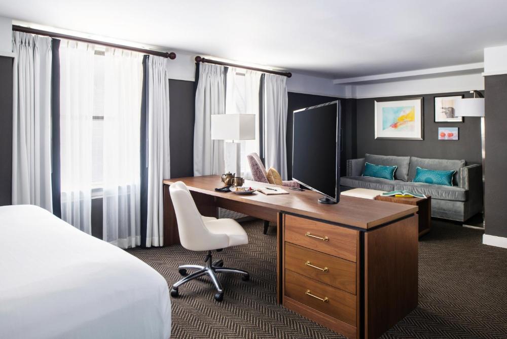Comfy King Suite interior
